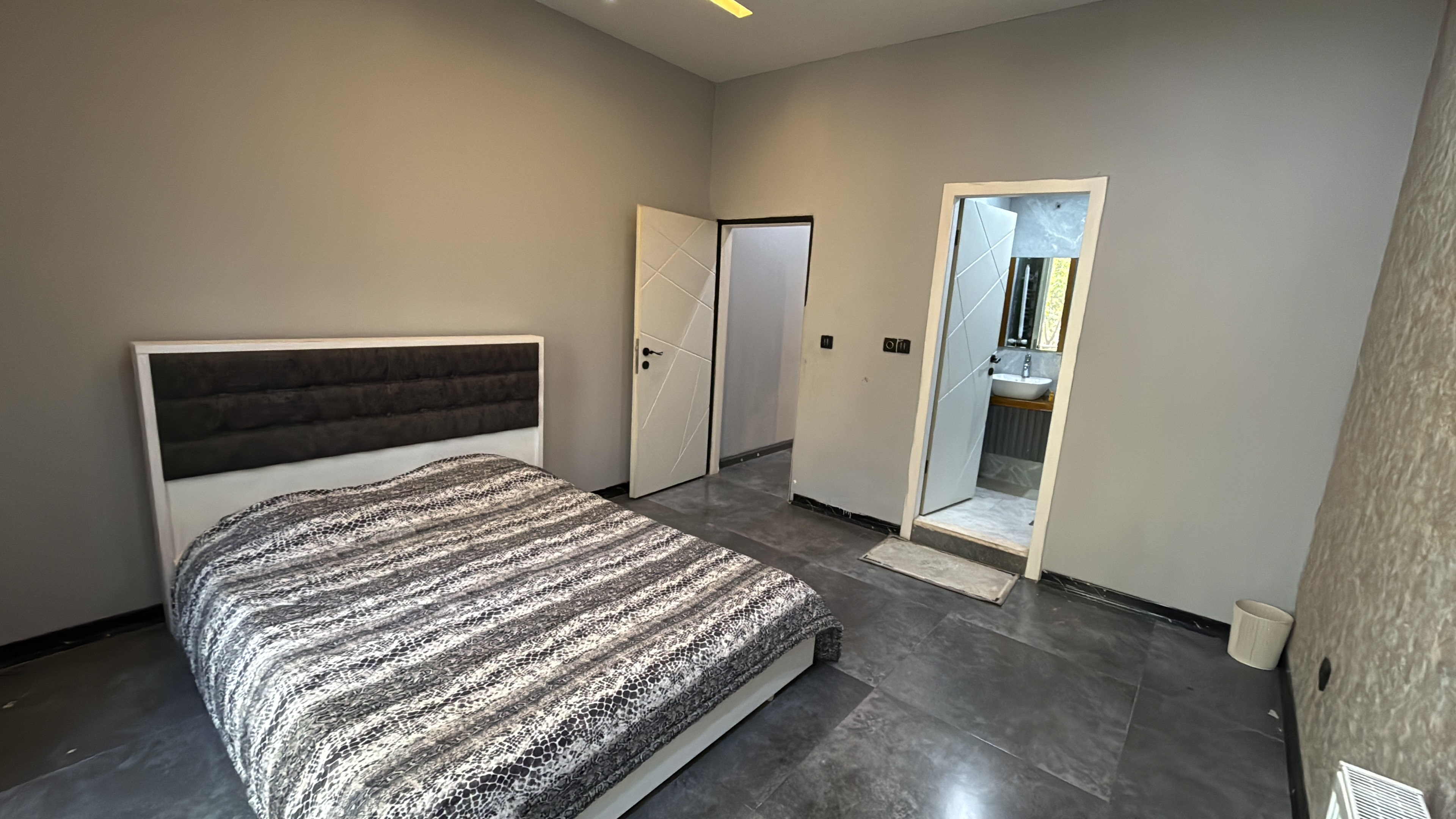 باغ ویلا مدرن و لوکس آرش شهریار | استخر آب گرم