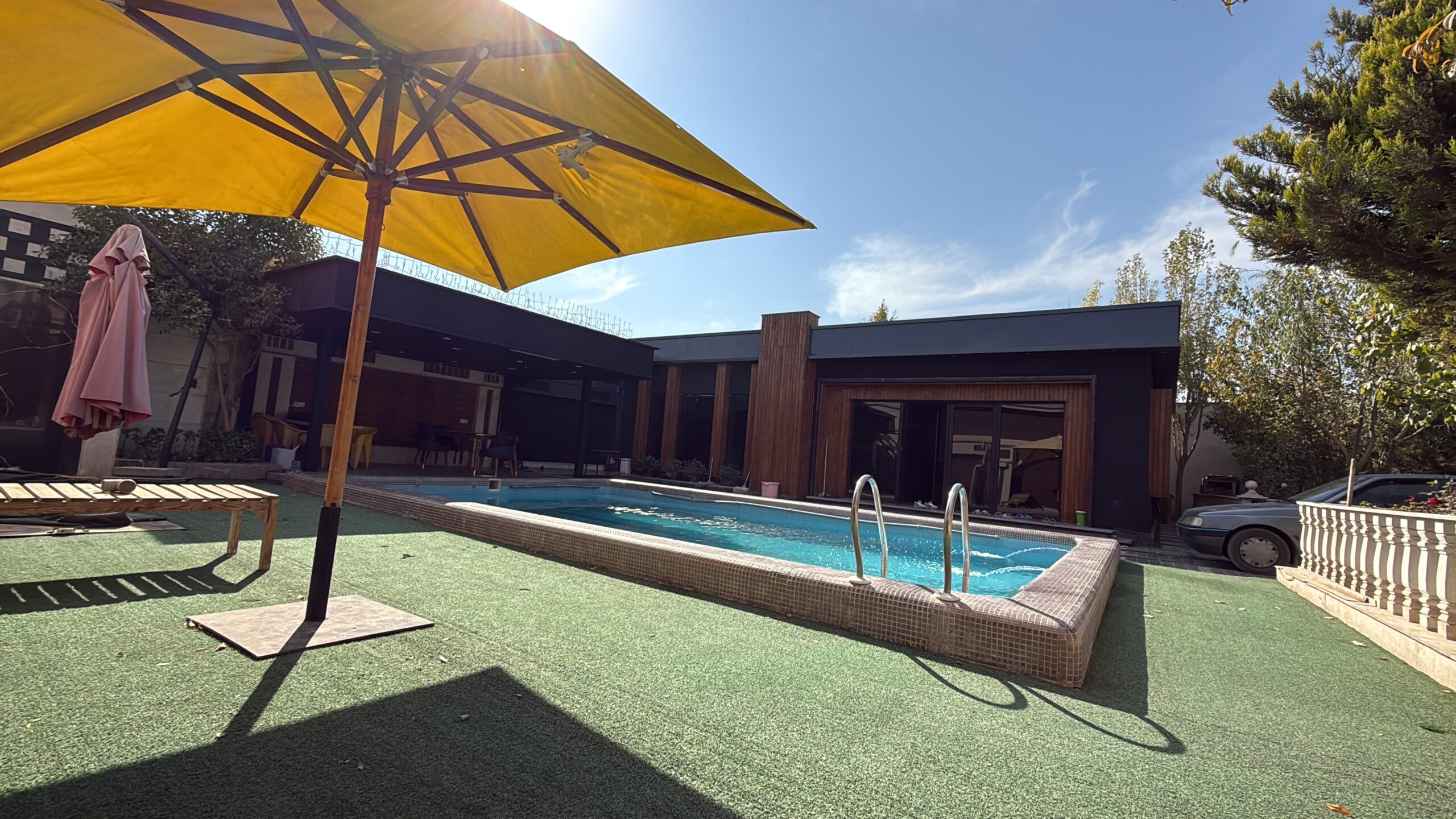 باغ ویلا مدرن و لوکس آرش شهریار | استخر آب گرم