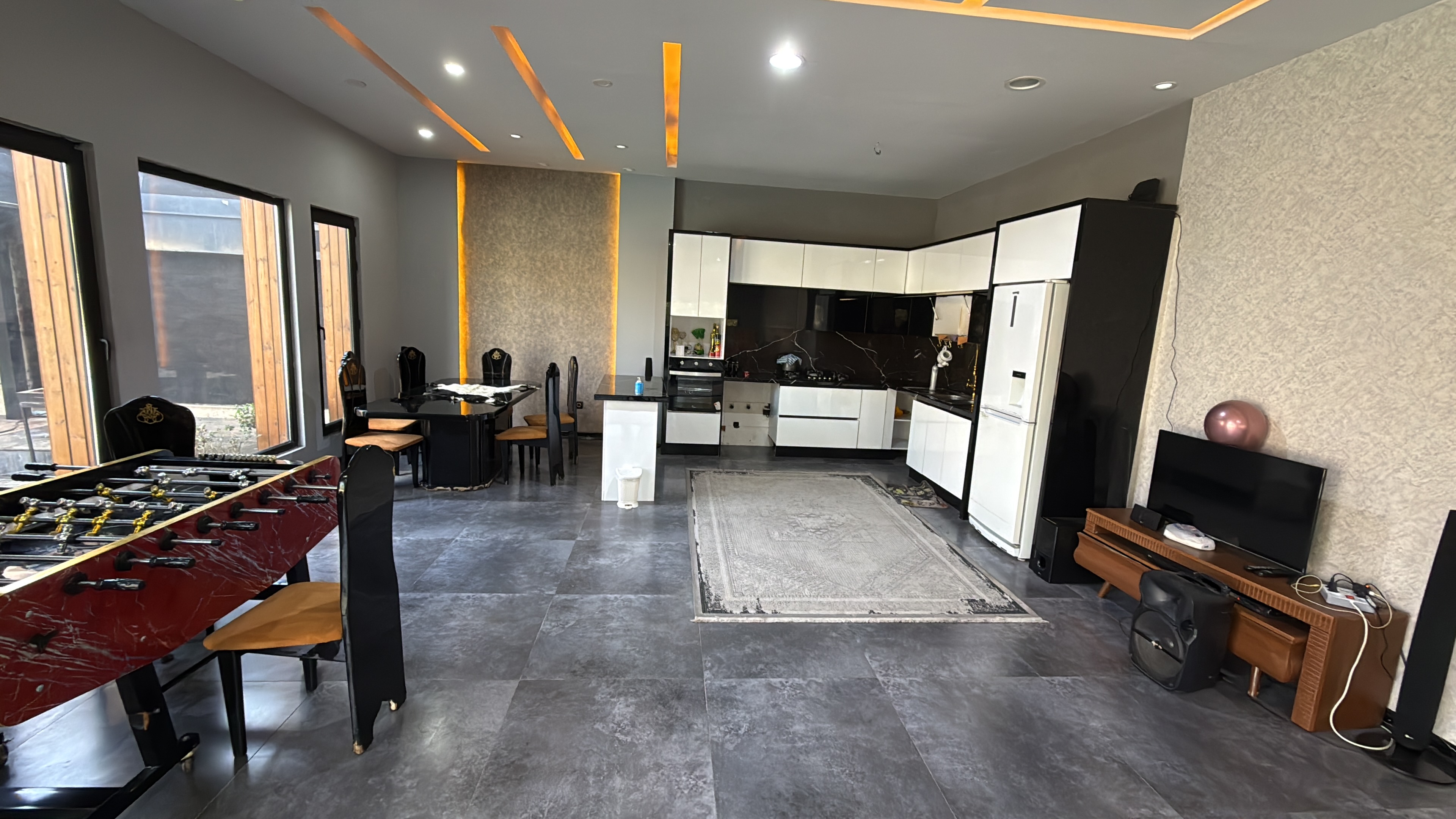 باغ ویلا مدرن و لوکس آرش شهریار | استخر آب گرم