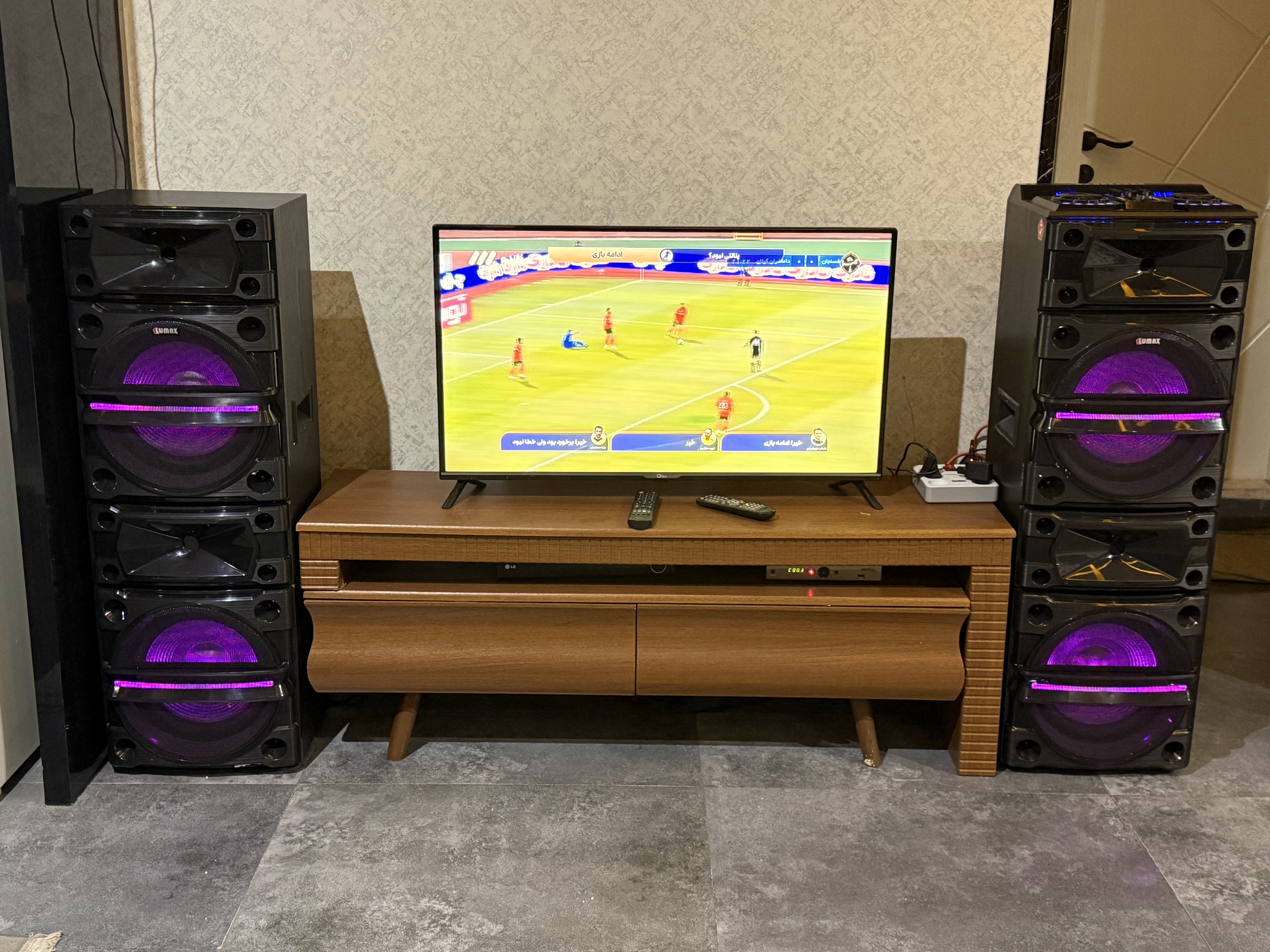 باغ ویلا مدرن و لوکس آرش شهریار | استخر آب گرم